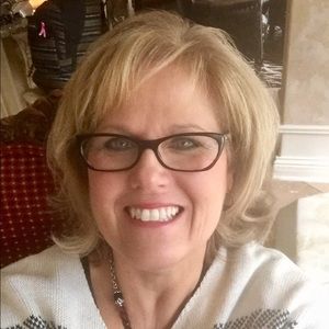 Meet your Posher, Debbie